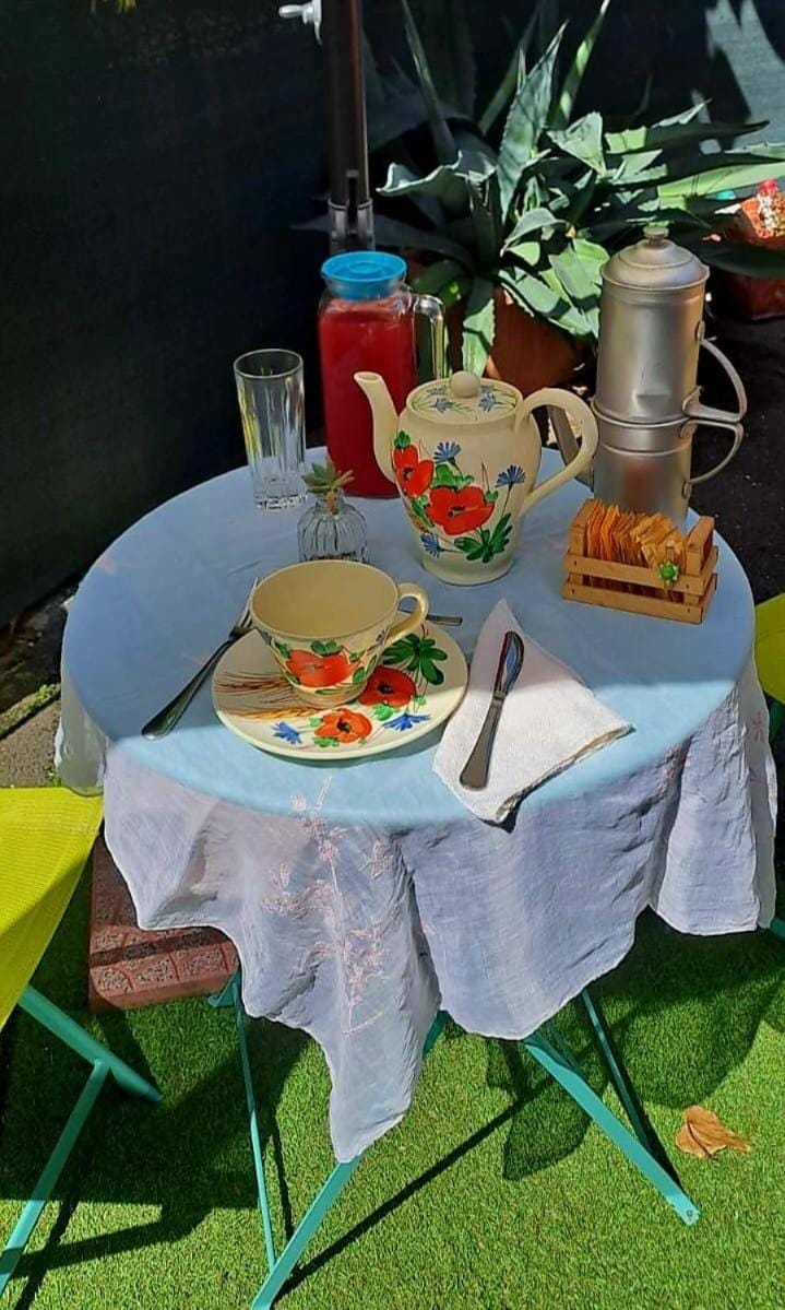Garden, Breakfast