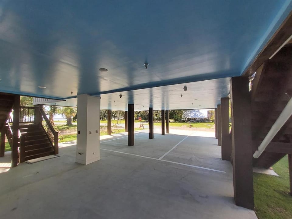 Four Palms Unit D, 500ft to Beach, Walk 2 Casinos! Apartment in Biloxi