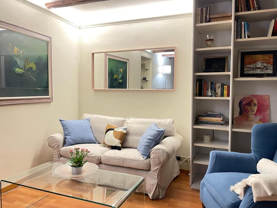 Library, Living room, Seating area