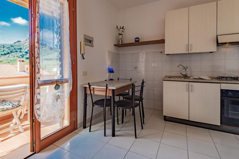 Property building, Kitchen or kitchenette, Living room