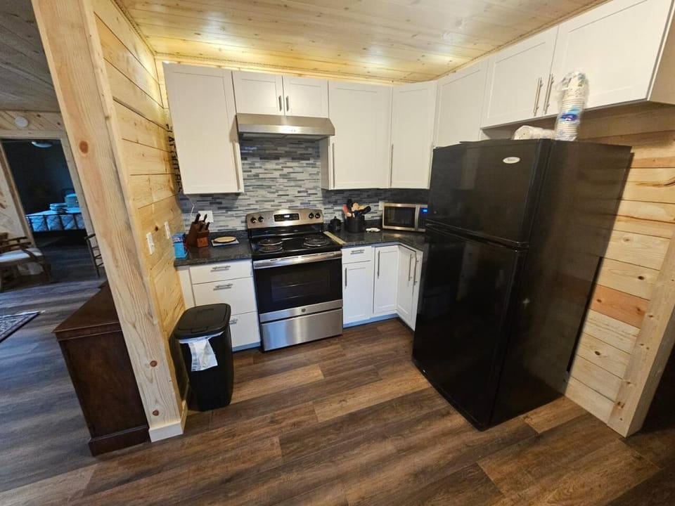Kitchen or kitchenette, pet friendly, stove
