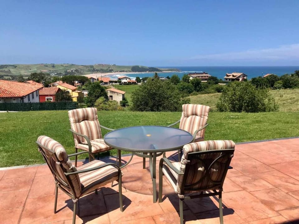 APARTAMENTO EN LA GLORIA BENDITA Apartment in Western coast of Cantabria