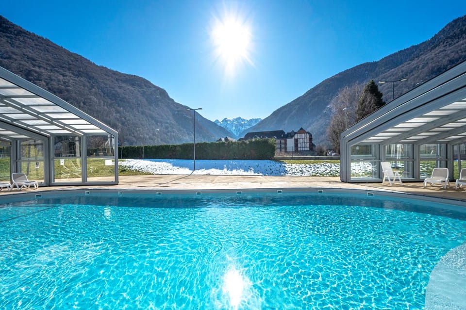 Natural landscape, Mountain view, Swimming pool, sunbed