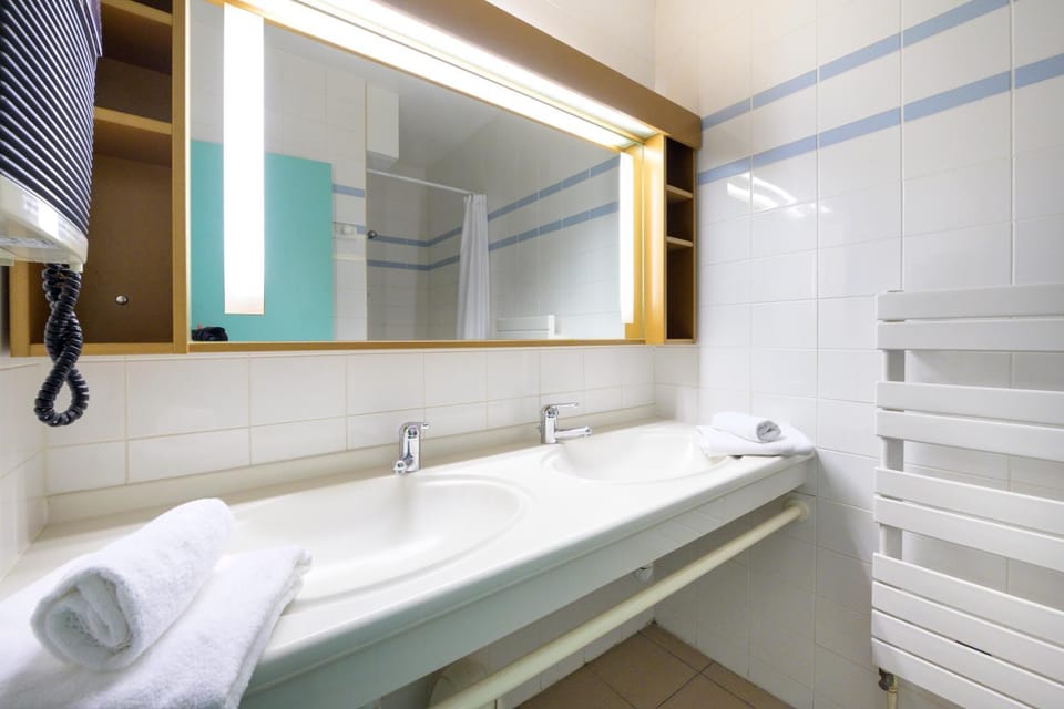 Shower, Bathroom, towels
