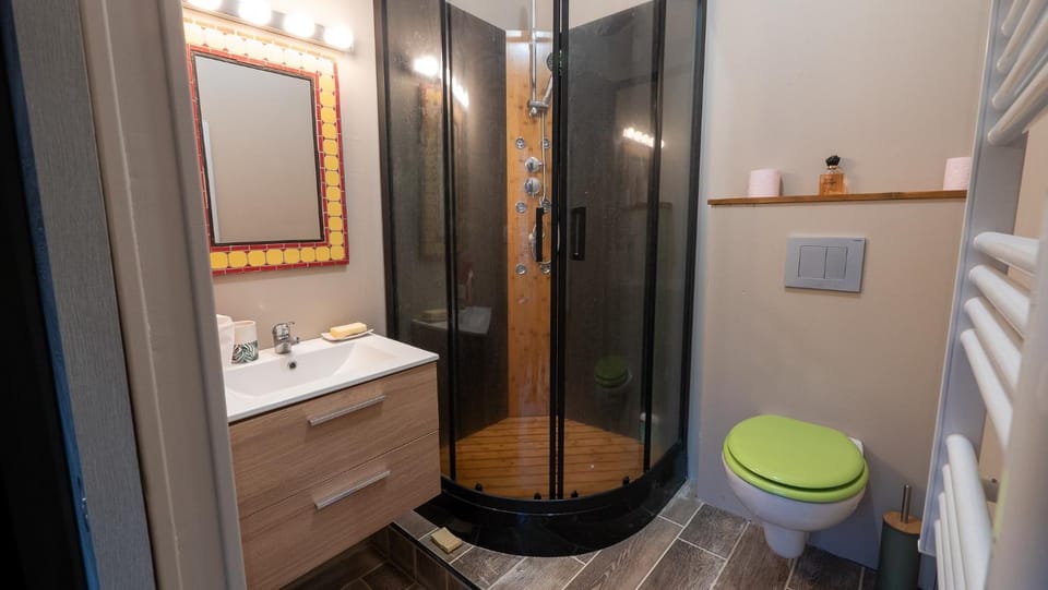 Bathroom, Living room