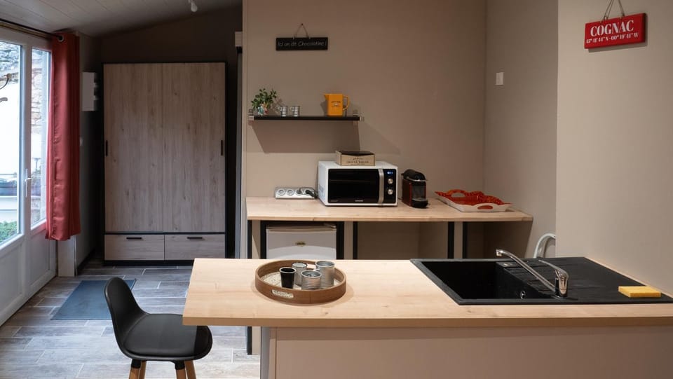 Property building, Kitchen or kitchenette, Living room