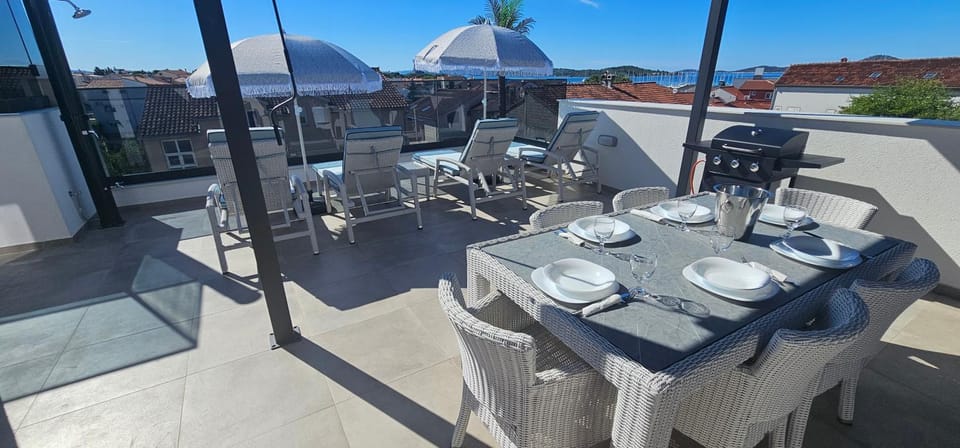 Patio, Day, View (from property/room), Balcony/Terrace, Banquet/Function facilities, Seating area