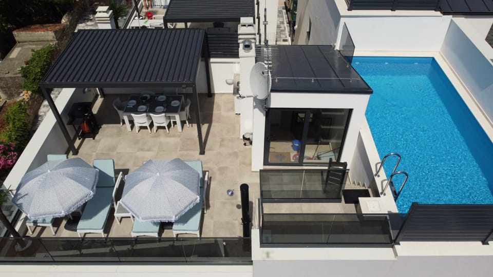 Property building, Patio, Day, View (from property/room), Balcony/Terrace, Pool view, Swimming pool, sunbed
