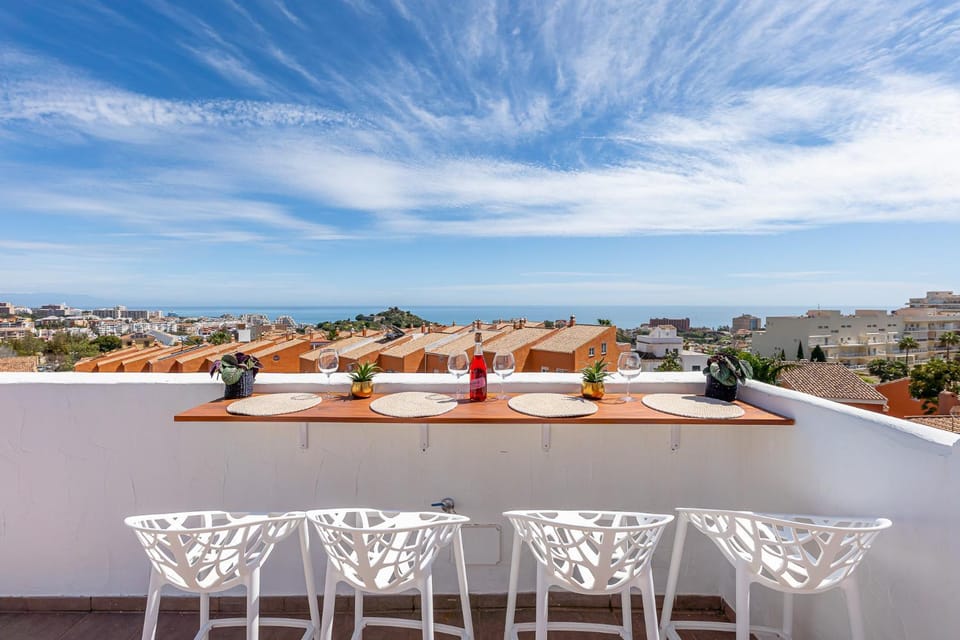 797 HOLIDAY RENTALS - Espectacular atico con vistas para 6 Apartment in Benalmadena
