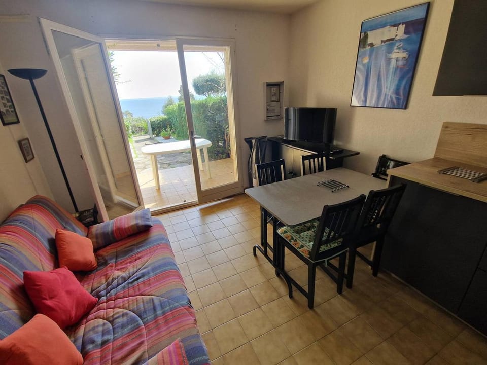 T2 avec piscine, parking, terrasse et vue mer au Rayol-Canadel-sur-Mer - FR-1-100-331 Apartment in Rayol-Canadel-sur-Mer