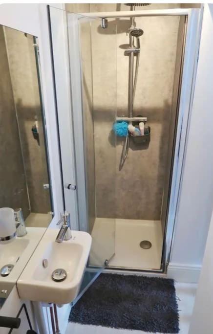 Shower, Toilet, heating