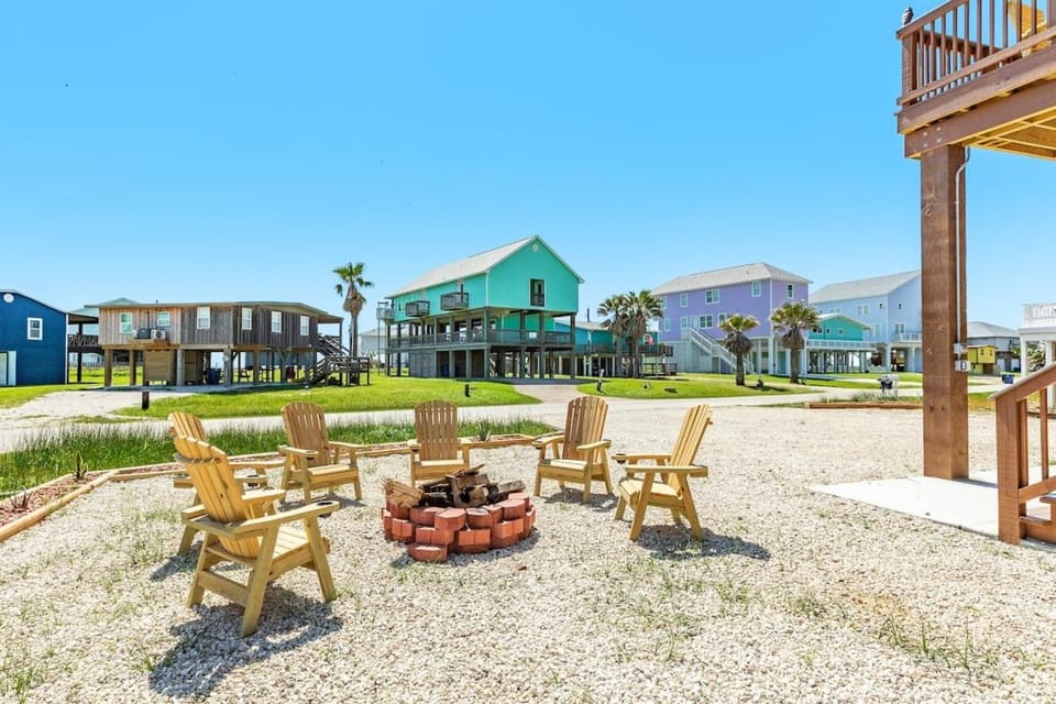 Sleeps 21 Minutes to the Beach House in Surfside Beach