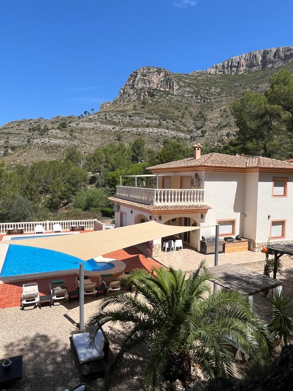 Property building, Day, Natural landscape, Mountain view, Pool view, Swimming pool, sunbed