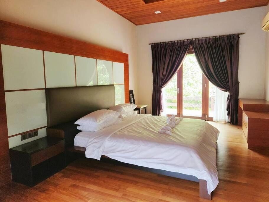 Ipoh Meru valley golf resortTHE ROCK FOREST RETREAT pool/5BR/20pax/events Villa in Ipoh