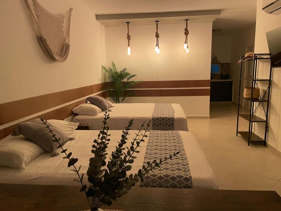 Bed, TV and multimedia, Photo of the whole room, Bedroom, air conditioner