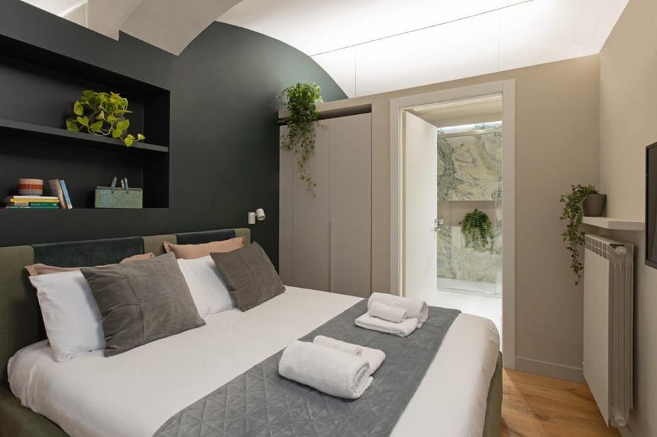 Bed, Bathroom