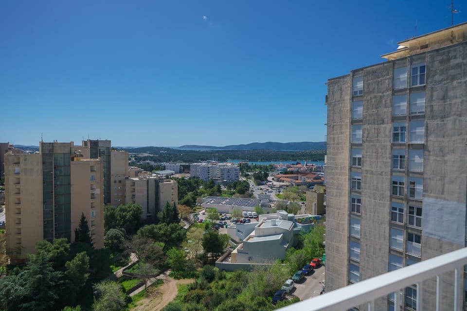 Property building, Day, Neighbourhood, Bird's eye view, City view, Street view