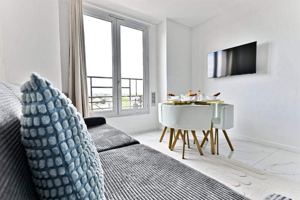 Living room, Photo of the whole room, Seating area, Dining area