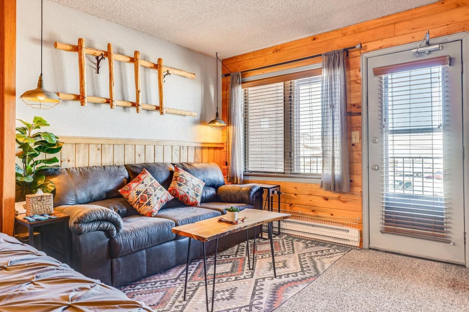 2 Mi to Granby Ranch: Dog-Friendly Studio! House in Granby