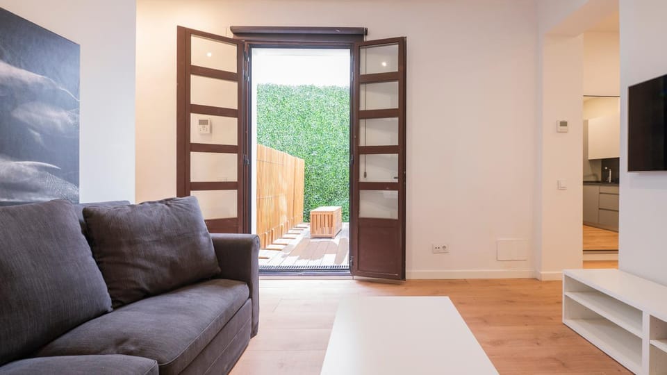 TV and multimedia, Living room, Seating area, Evening entertainment