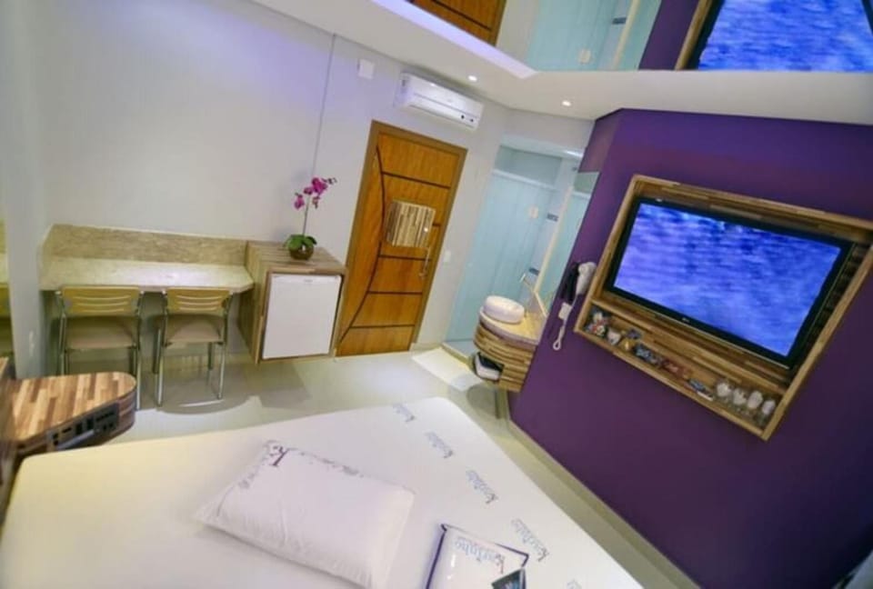Bathroom, TV and multimedia, Dining area, oven