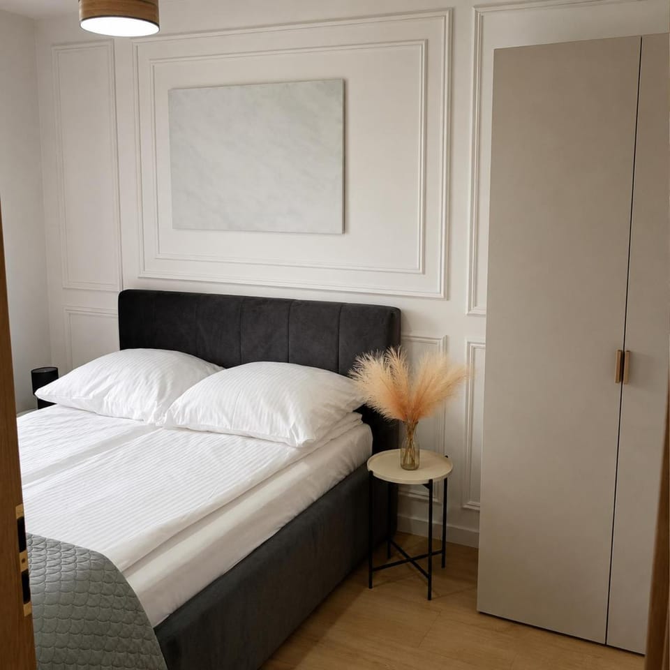 Property building, Bed, Photo of the whole room, Bedroom, Shopping Area, wardrobe