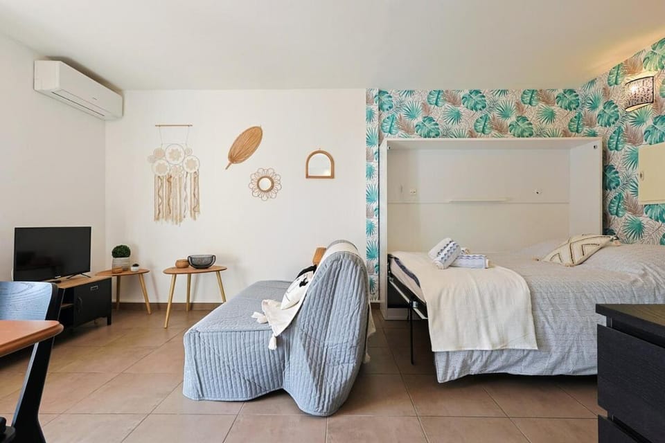 A deux pas de la plage de sable Apartment in French Riviera