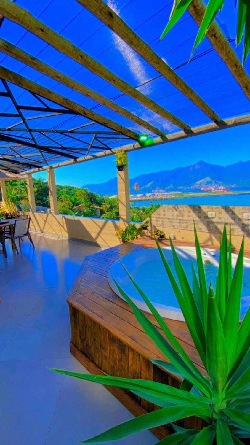 Casa de praia com vista para o mar House in São Sebastião