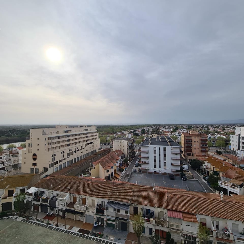 Day, Neighbourhood, City view, Street view