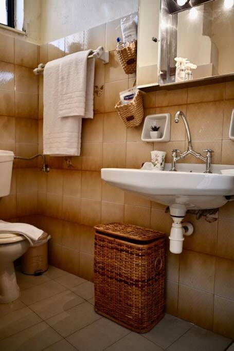Shower, Bathroom, towels