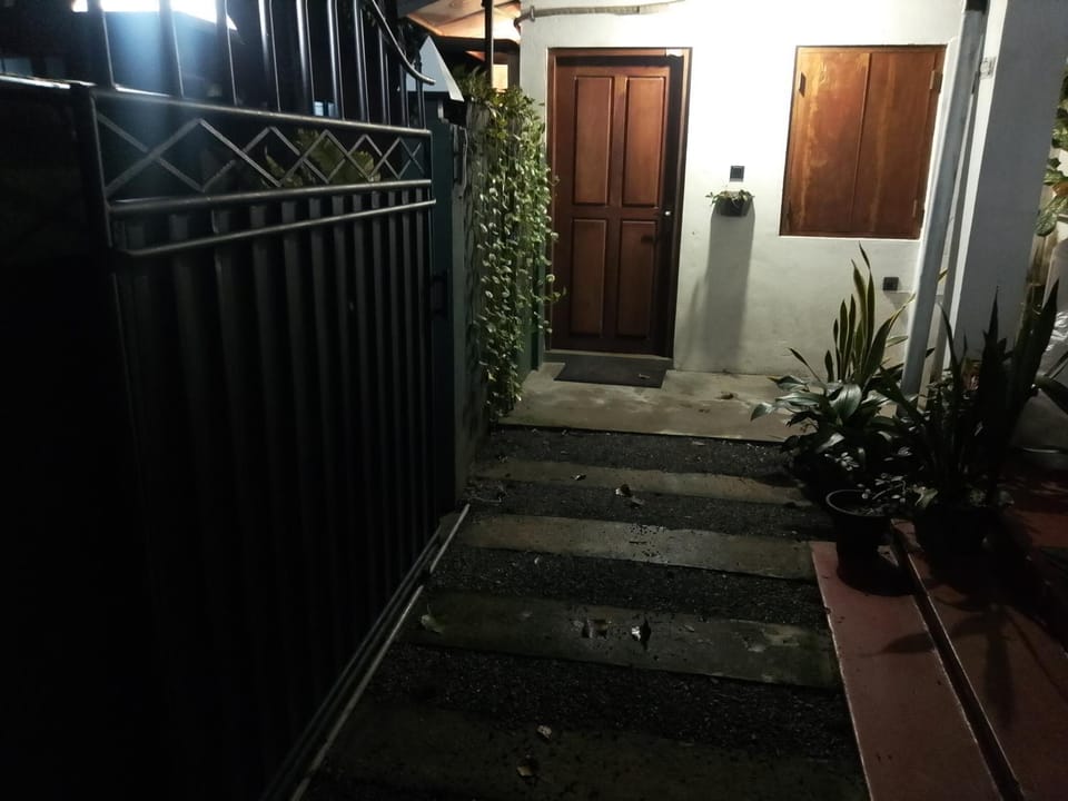 Tiny QT Villa Apartment in Galle