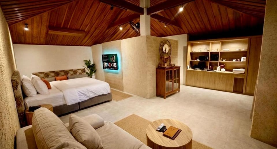 Photo of the whole room, Bedroom