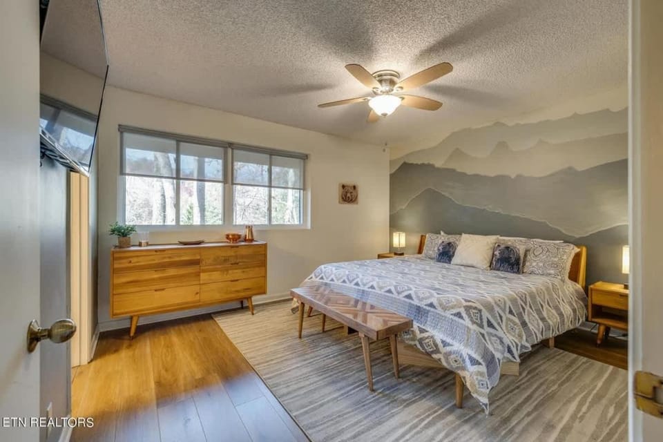 Ski View Condo by Beyond Expectations with Fireplace House in Gatlinburg