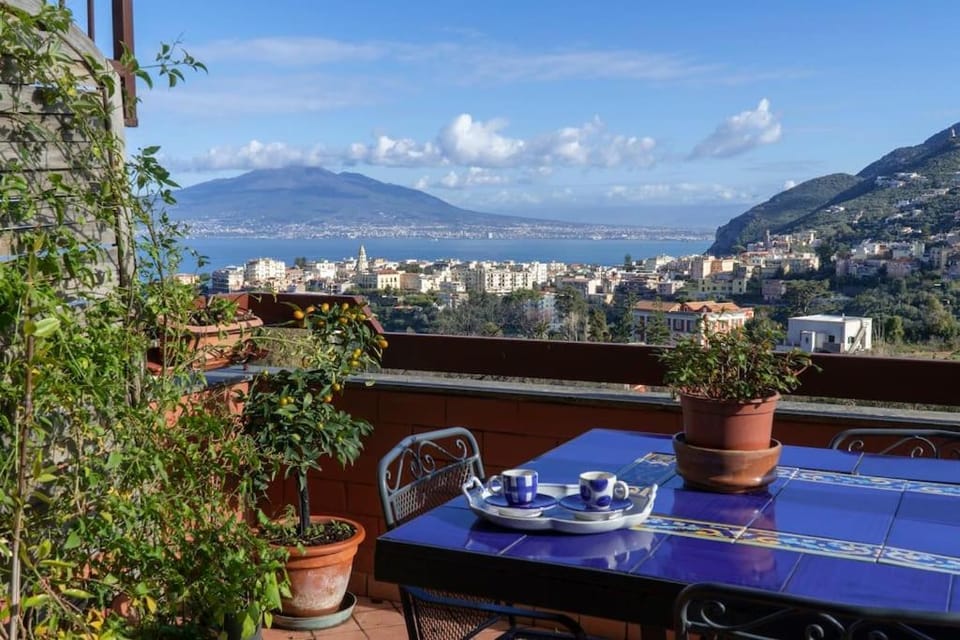 Day, Natural landscape, View (from property/room), Balcony/Terrace, Balcony/Terrace, Food and drinks, Dining area, Food, City view, Mountain view, Sea view