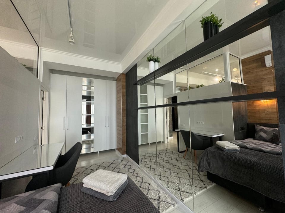 Photo of the whole room, Bedroom