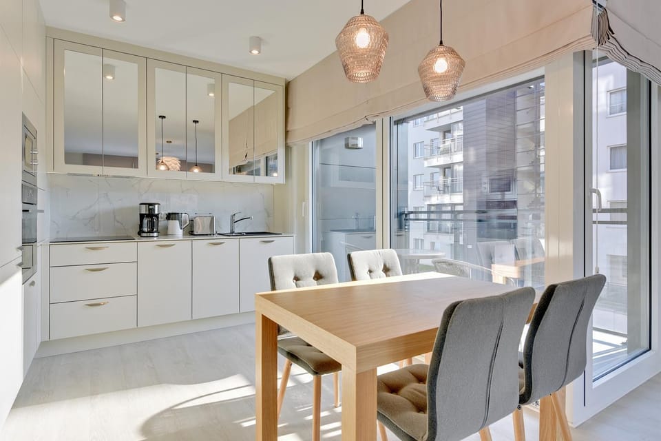 Kitchen or kitchenette, Dining area, minibar, pet friendly