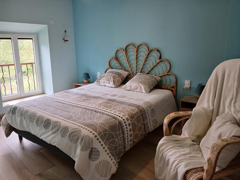 Bed, Photo of the whole room