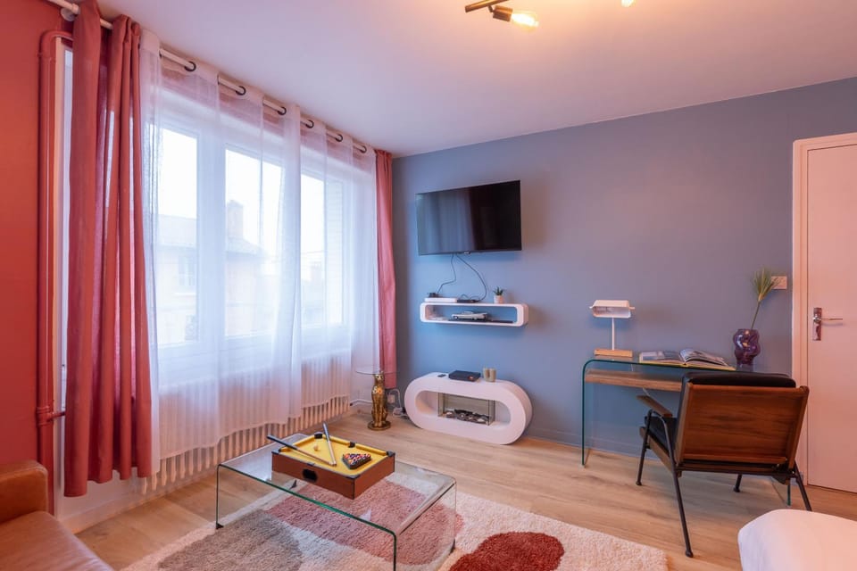 Billiard, TV and multimedia, View (from property/room), View (from property/room), Kitchen or kitchenette, Living room, Seating area, Dining area