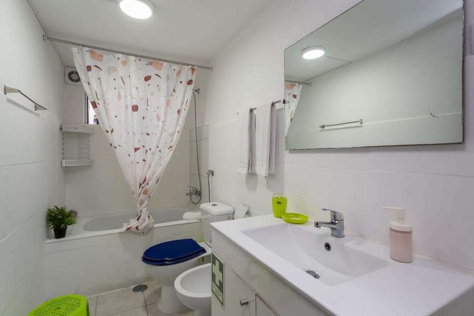 Toilet, Bathroom, towels