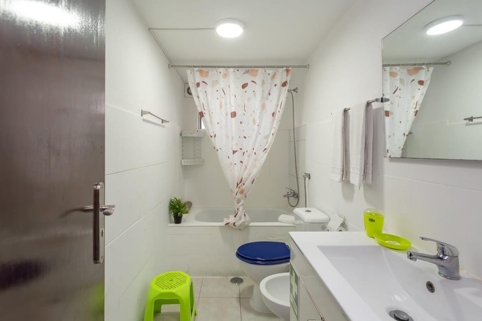 Toilet, Bathroom, towels
