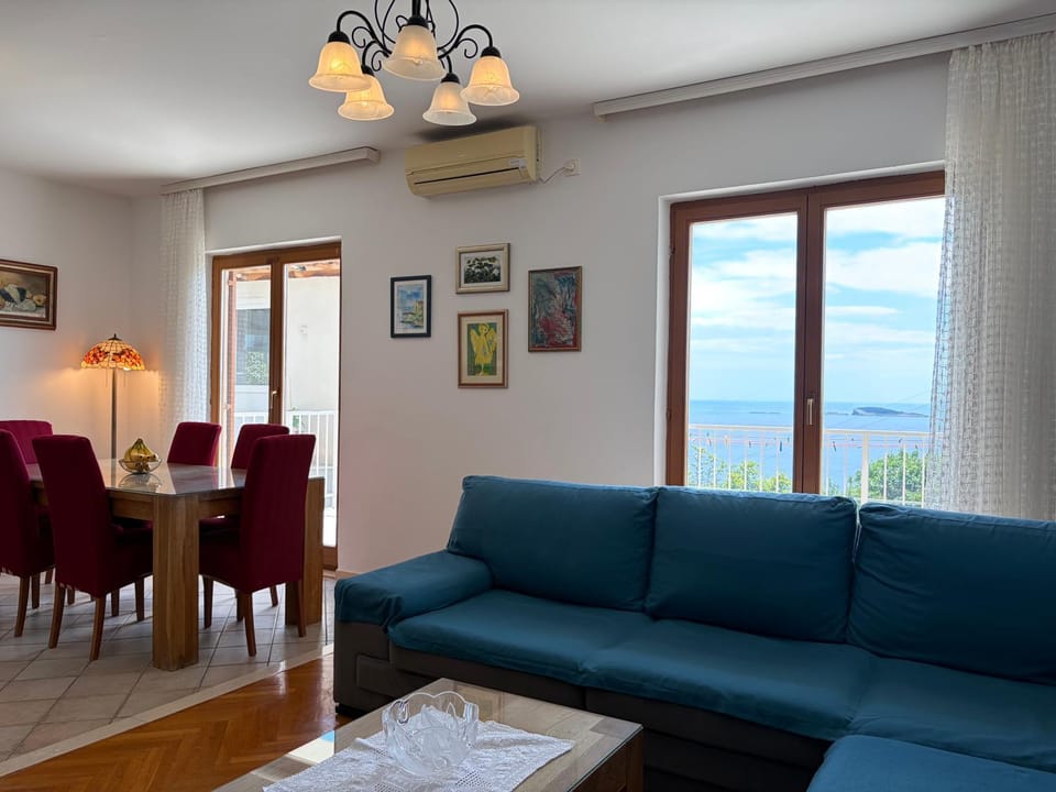 Natural landscape, Living room, Seating area, Sea view, air conditioner, air conditioner