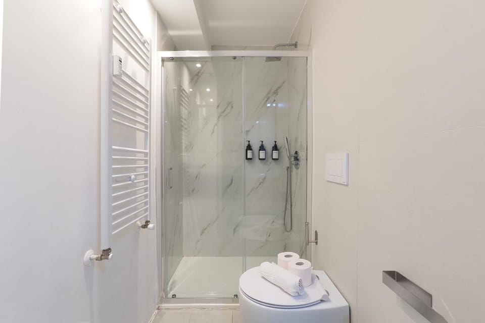 Shower, Bathroom, towels