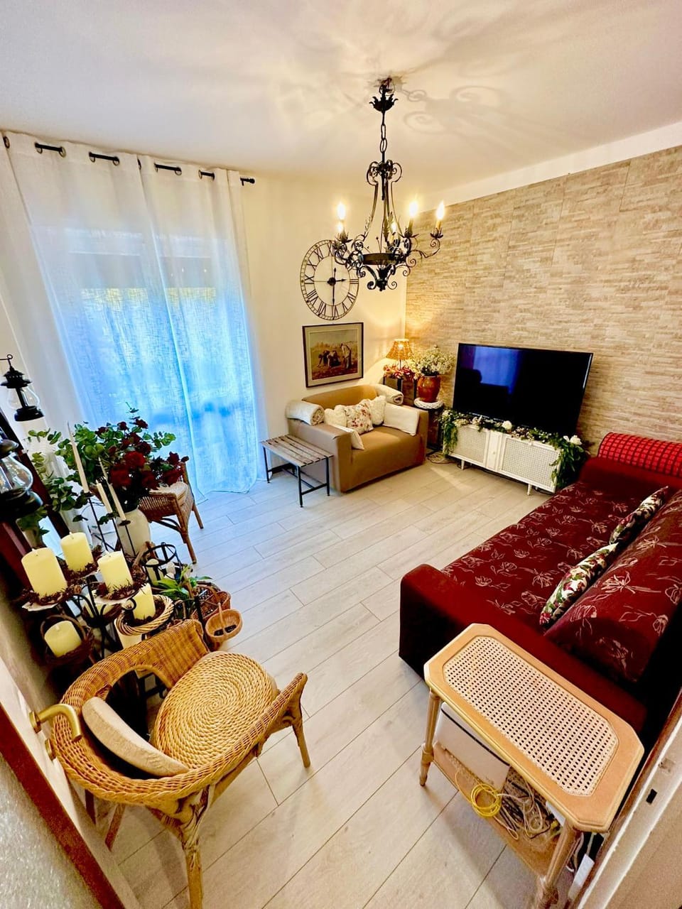 Communal lounge/ TV room, Day, TV and multimedia, Balcony/Terrace, Living room, Lounge or bar, Photo of the whole room, Seating area