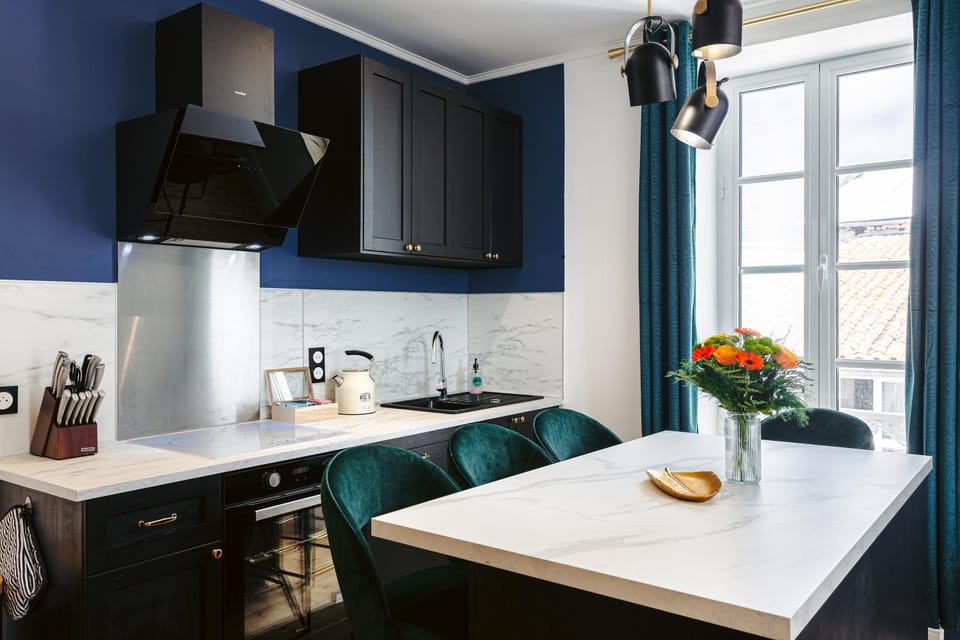 Kitchen or kitchenette, Dining area, stove