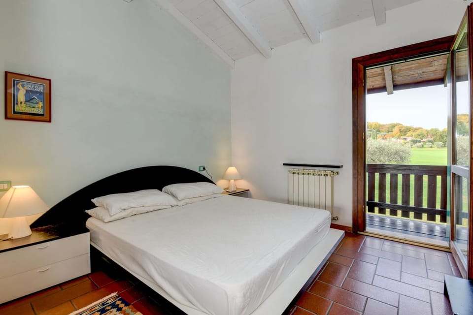 Bed, Photo of the whole room, Bedroom, internet