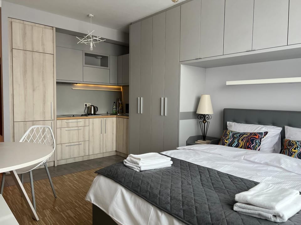 Bed, Kitchen or kitchenette, Photo of the whole room, Bedroom, towels, wardrobe
