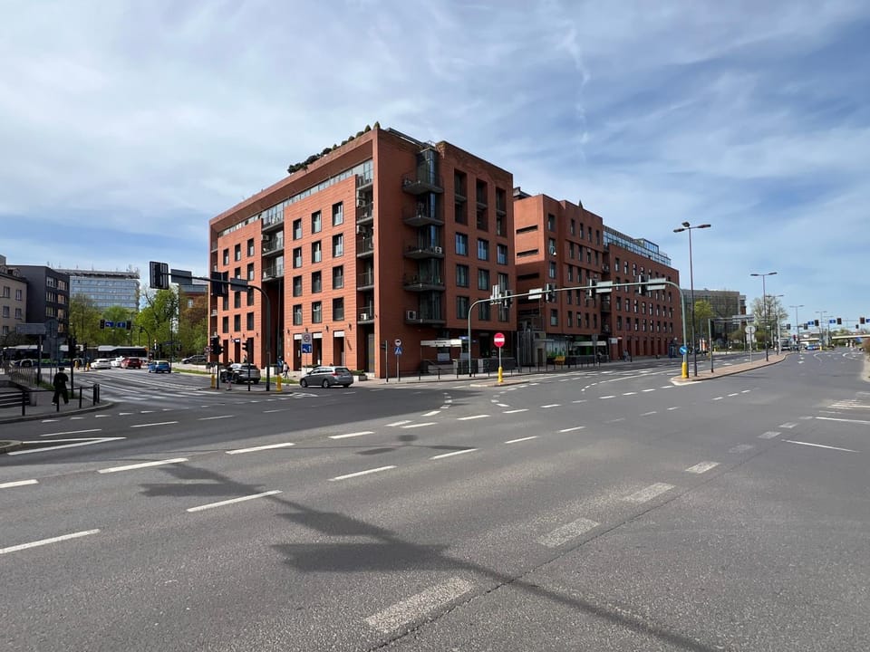 Day, Neighbourhood, City view, Street view, Location, Parking