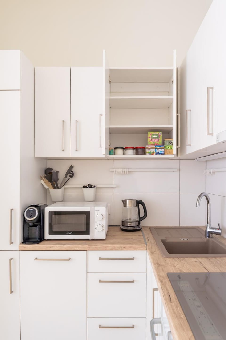 Coffee/tea facilities, minibar, toaster