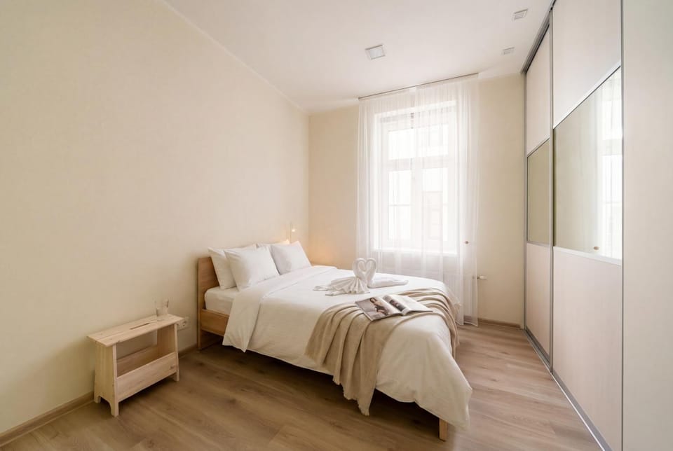 Bed, Bedroom, towels, wardrobe