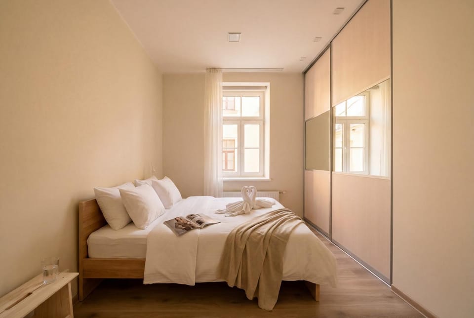Bed, Bedroom, towels